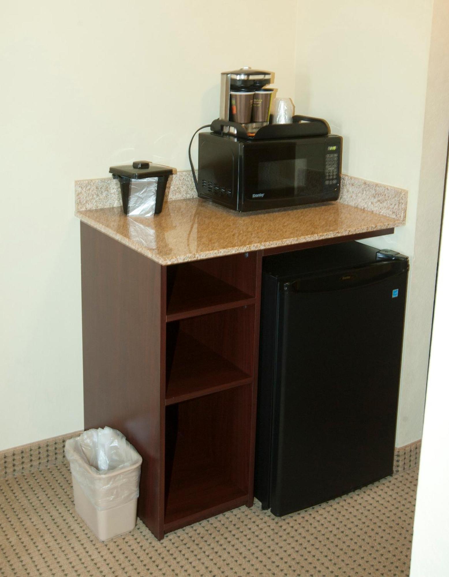 Cobblestone Inn & Suites - Langdon Quarto foto