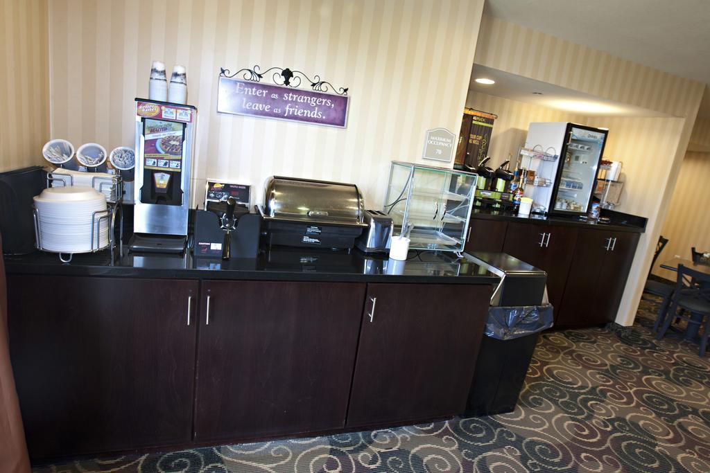 Cobblestone Inn & Suites - Langdon Exterior foto